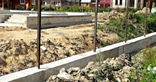 Фундамент под забор заказать в юбилейном -  заливка фундамента для забора | от 1547 за п.м.